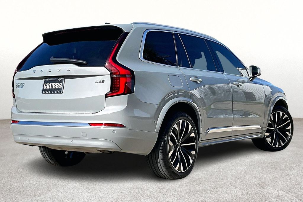 2025 Volvo XC90 Plus photo 2