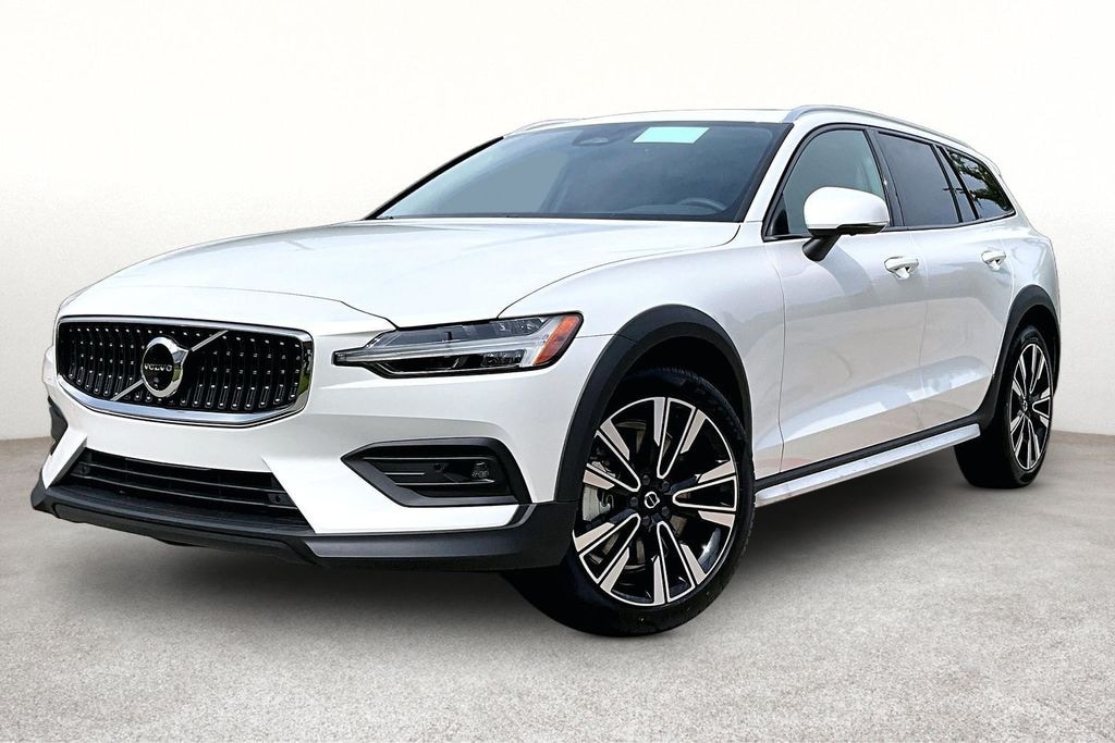 New 2026 Volvo V60 Cross Country B5 Ultra Wagon