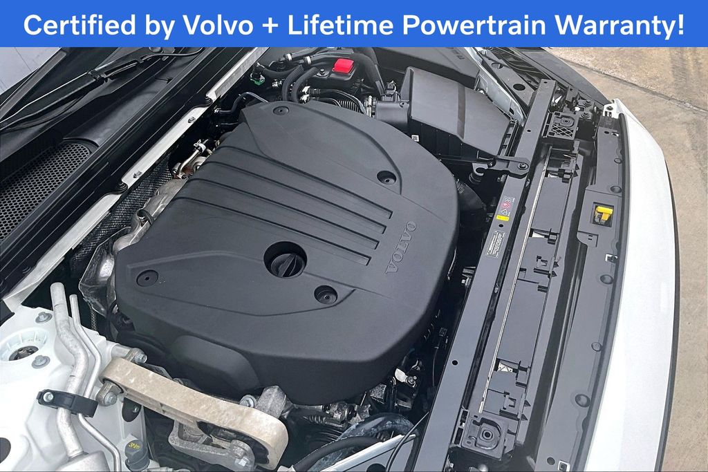 2025 Volvo S60 43