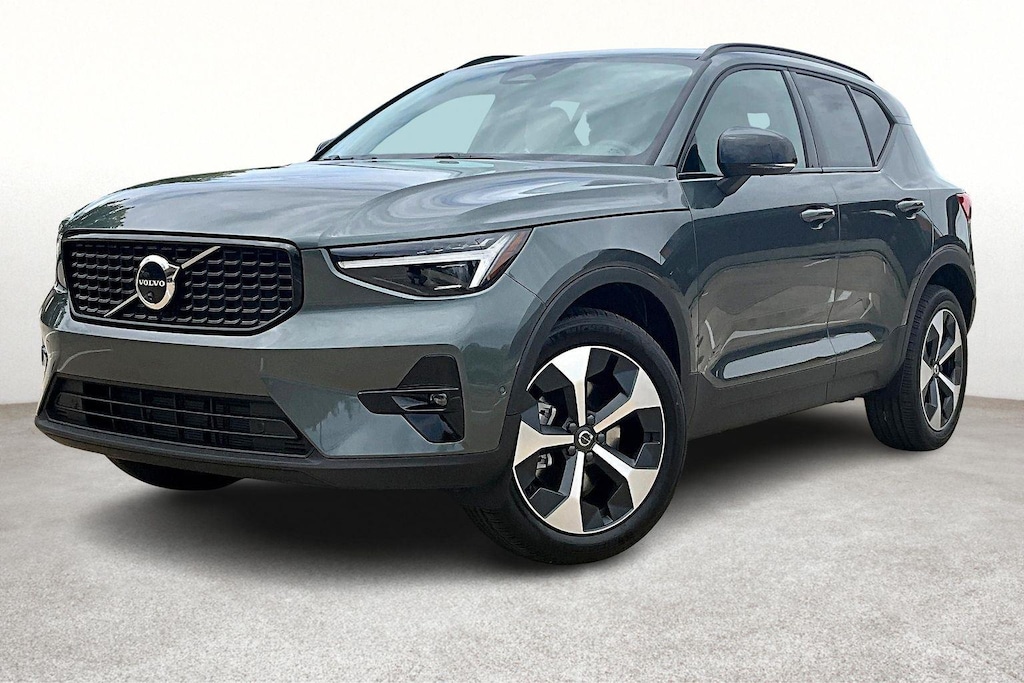 New 2026 Volvo XC40 B5 Plus SUV