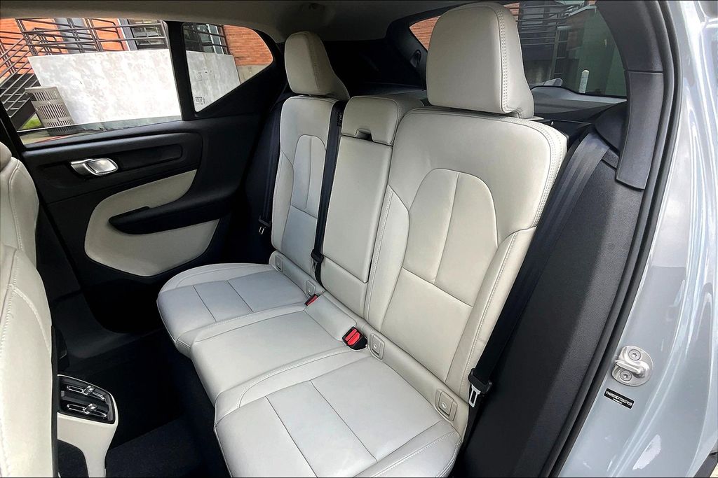 2026 Volvo XC40 Plus - Photo 14