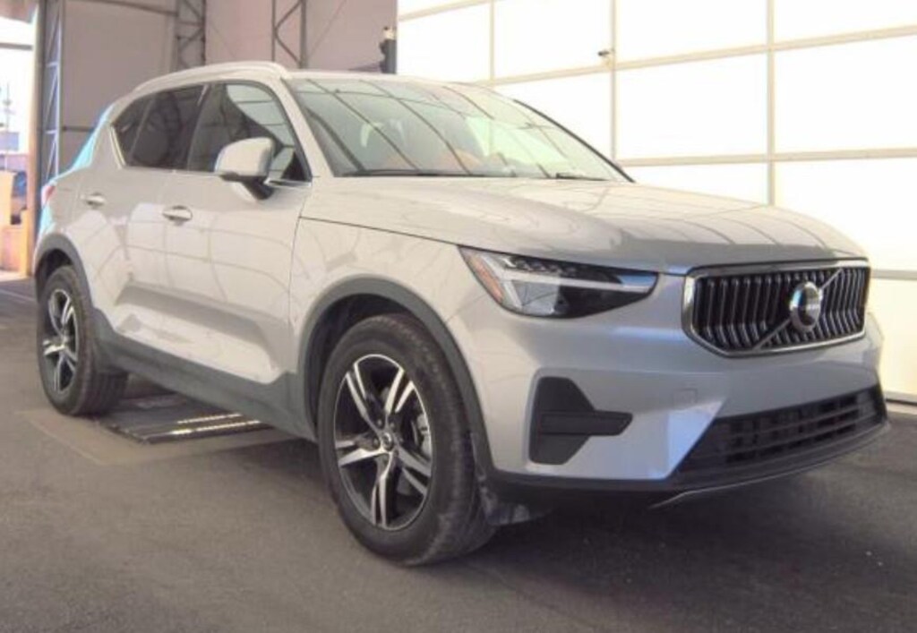 Used 2025 Volvo XC40 Core Bright Theme SUV