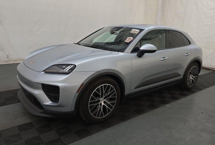 2025 Porsche Macan Macan 4 Electric's photo