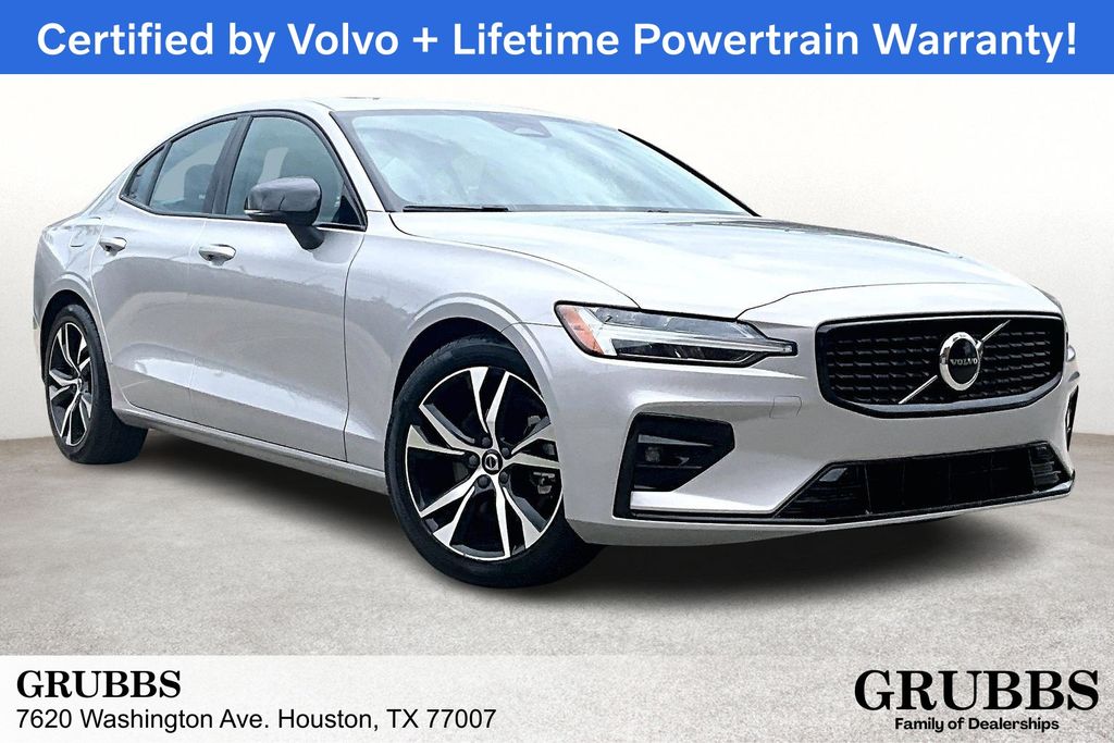 2024 Volvo S60 Core's photo