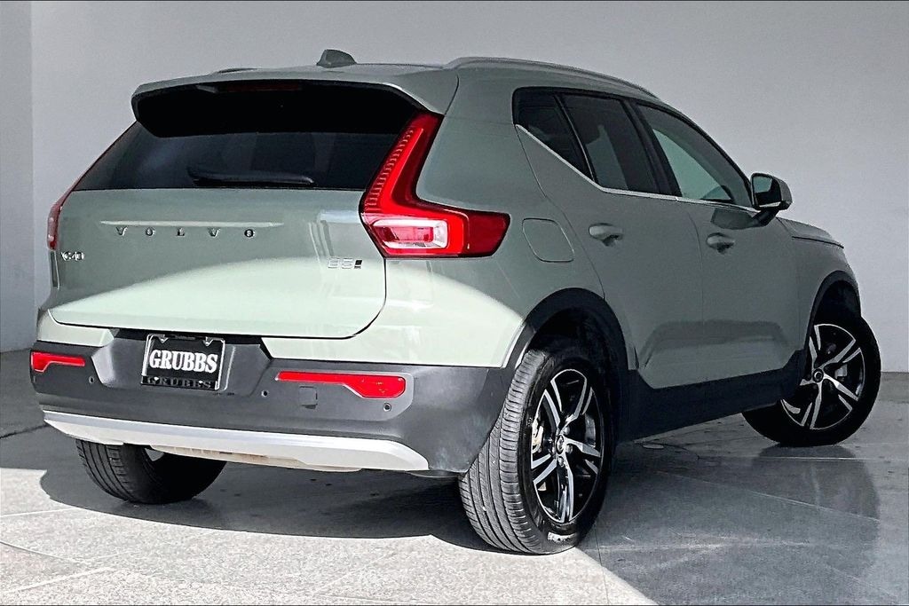 Used 2025 Volvo XC40 B5 Core SUV