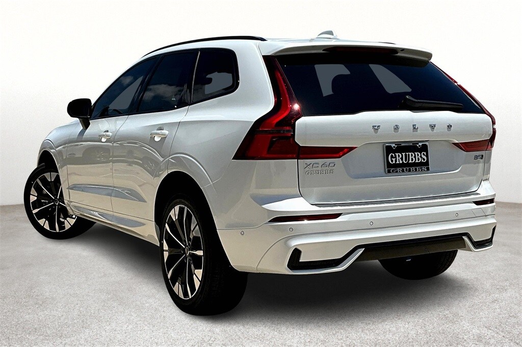 2026 Volvo XC60 B5 Plus photo 3