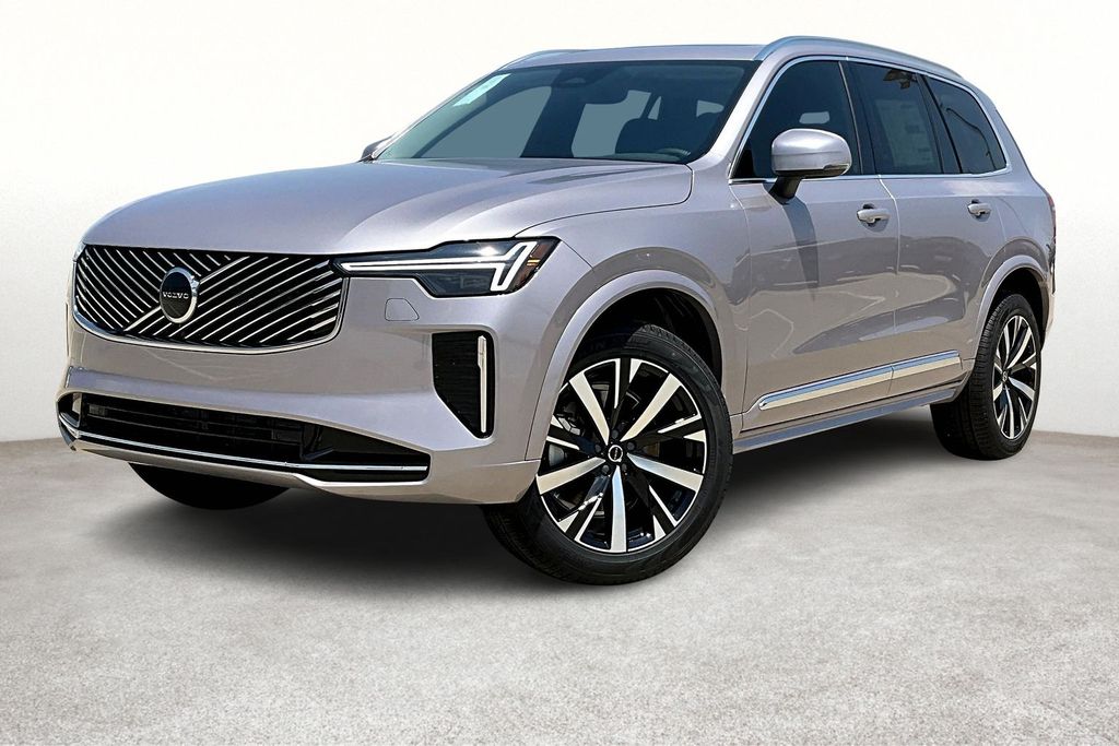 2026 Volvo XC90 B5 Core photo 2