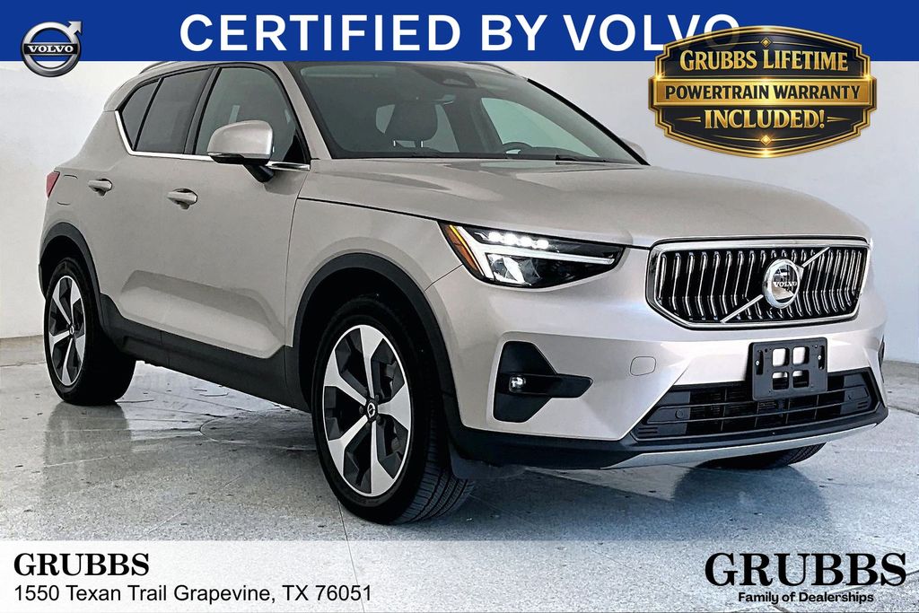 2023 Volvo XC40 B5 Plus Bright AWD's photo
