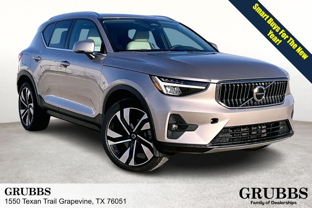 2023 Volvo XC40 Plus's photo