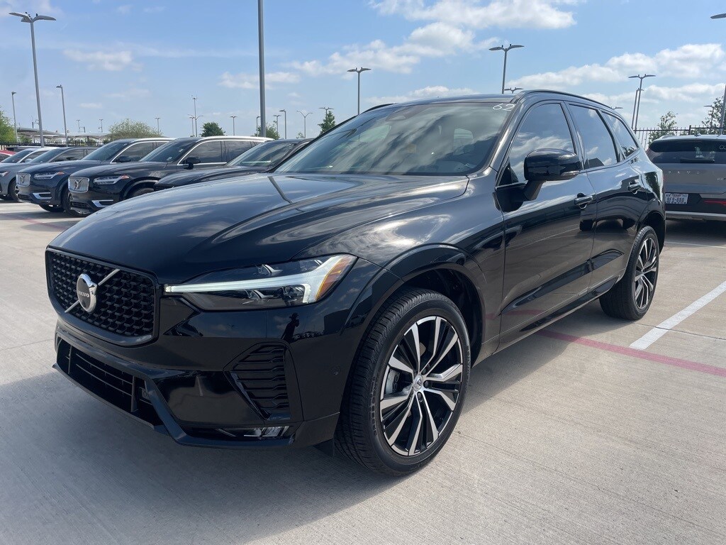 2025 Volvo XC60 B5 Plus photo 3
