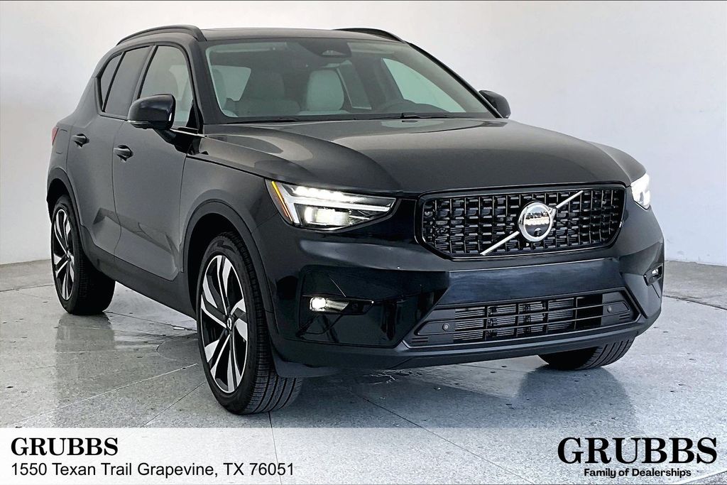New 2026 Volvo XC40 B5 Ultra