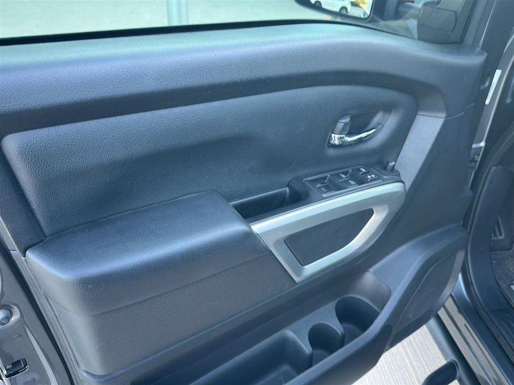 2021 Nissan Titan SV photo 4