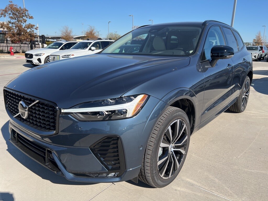 2025 Volvo XC60 B5 Plus photo 3