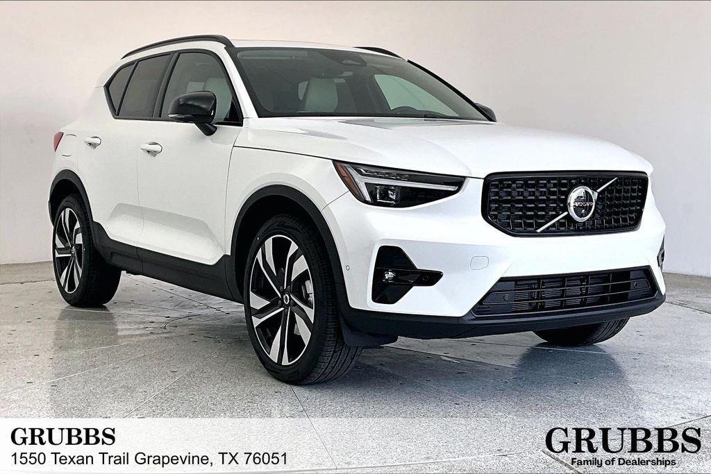 New 2026 Volvo XC40 B5 Ultra SUV