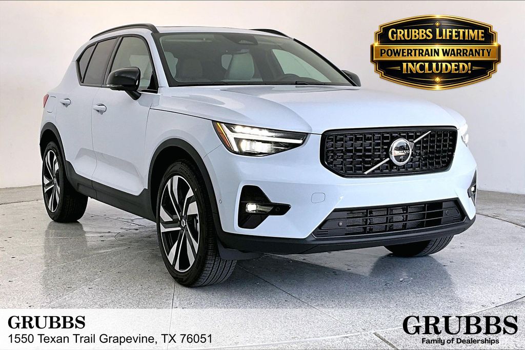 2026 Volvo XC40 B5 Ultra Dark AWD's photo