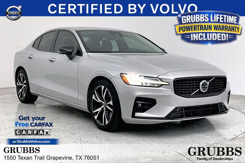 2024 Volvo S60 B5 Plus Dark Theme AWD's photo