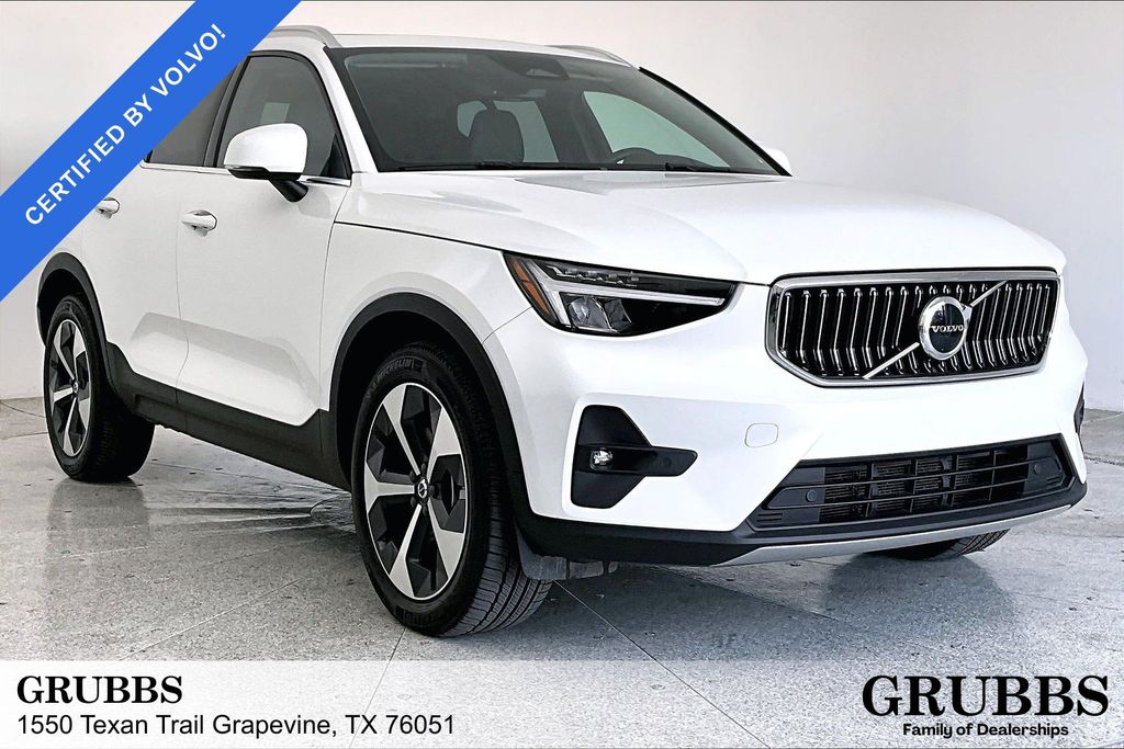 Used 2023 Volvo XC40 B5 Plus Bright Theme