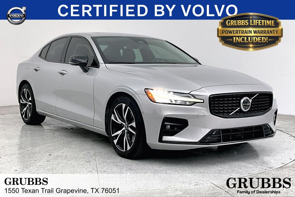 2024 Volvo S60 B5 Plus Dark Theme AWD's photo