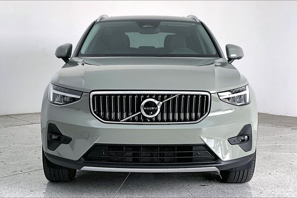 Certified 2025 Volvo XC40 B5 Plus Bright Theme SUV