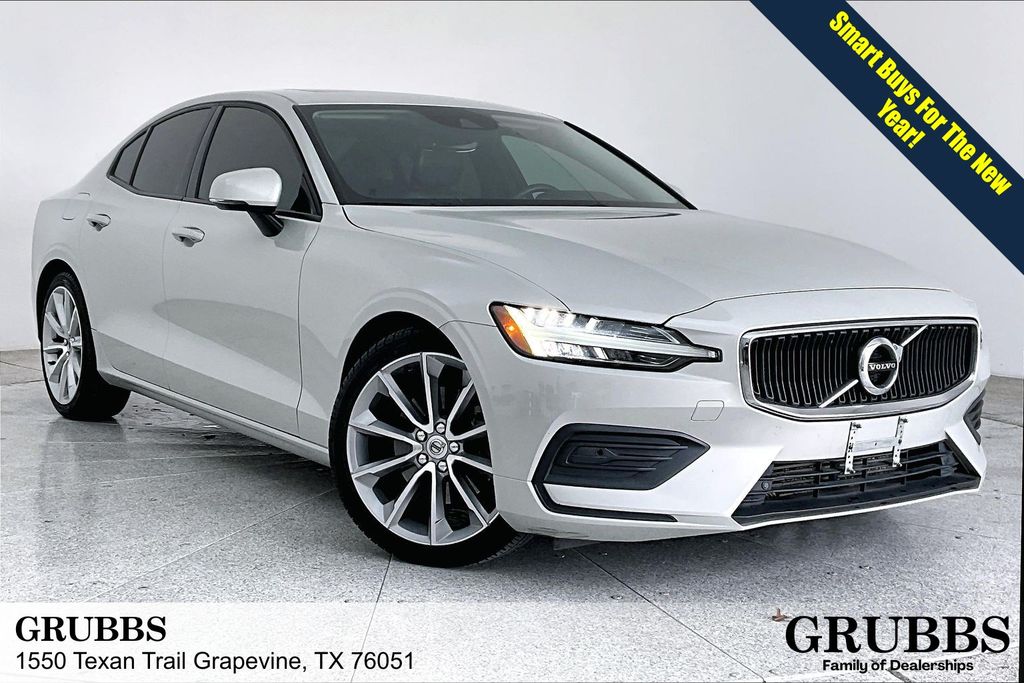 2019 Volvo S60 Momentum's photo