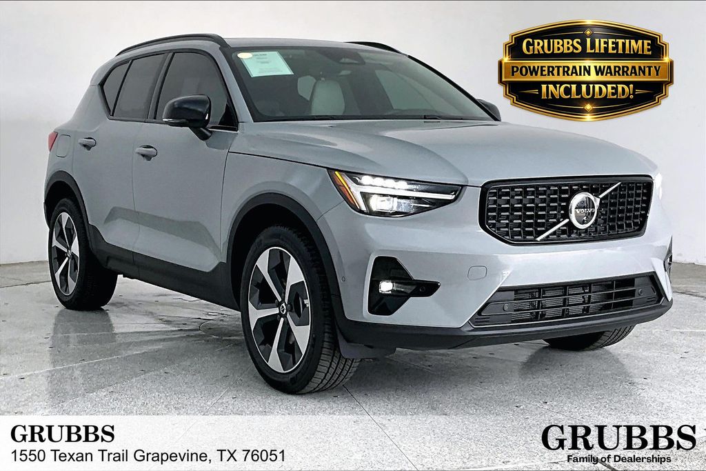 2026 Volvo XC40 B5 Plus Dark AWD's photo