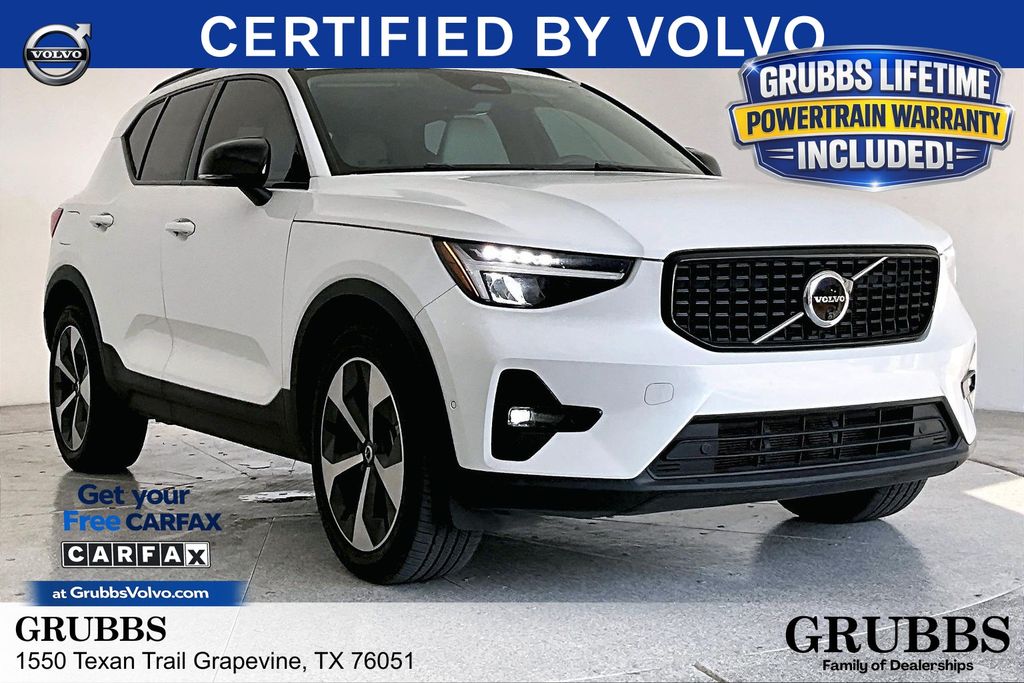 2023 Volvo XC40 B4 Ultimate Dark's photo