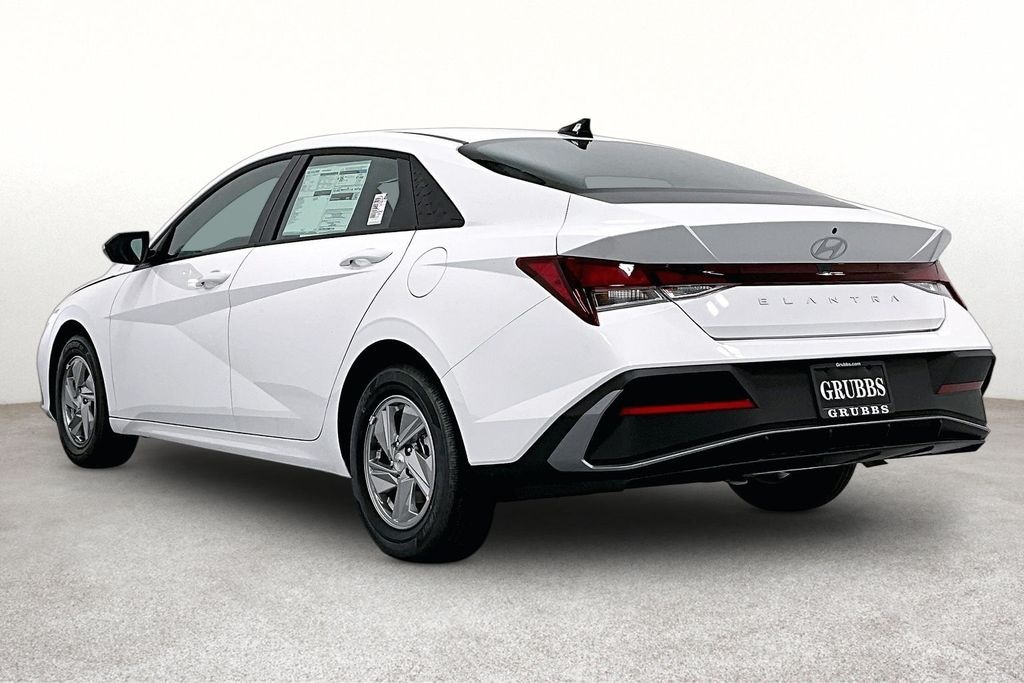 Used 2026 Hyundai Elantra SE Sedan