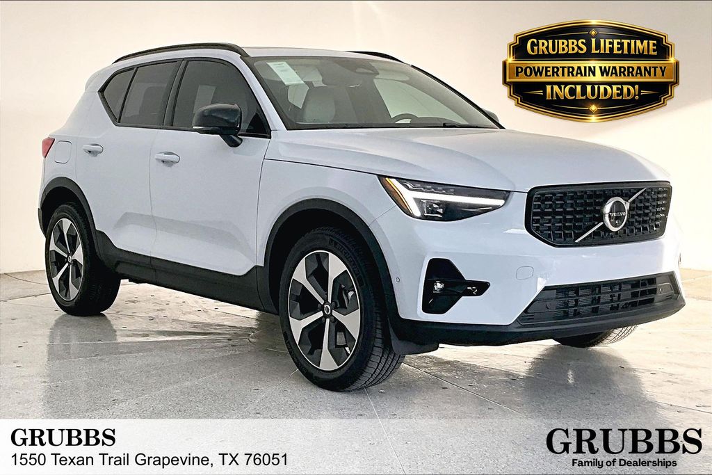 2026 Volvo XC40 B5 Plus Dark AWD's photo