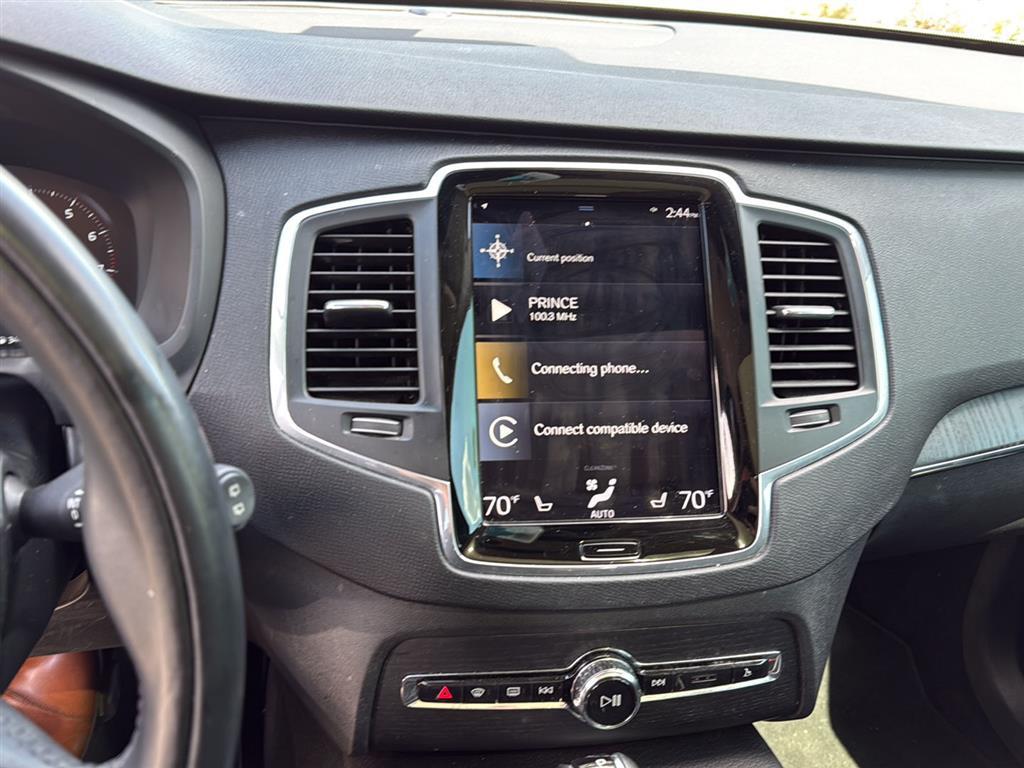 2020 Volvo XC90 Momentum photo 3