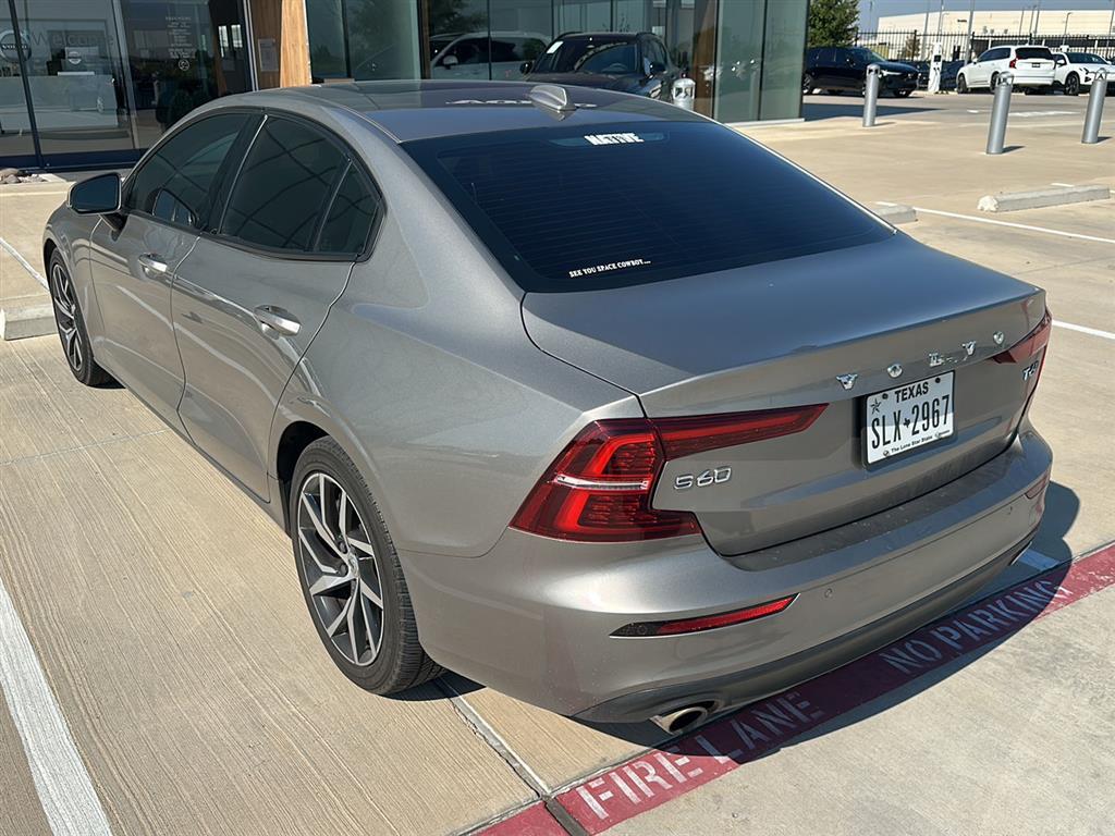 2019 Volvo S60 Momentum photo 3