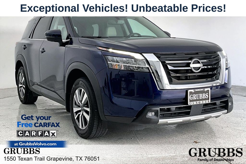 2022 Nissan Pathfinder SL 2WD's photo