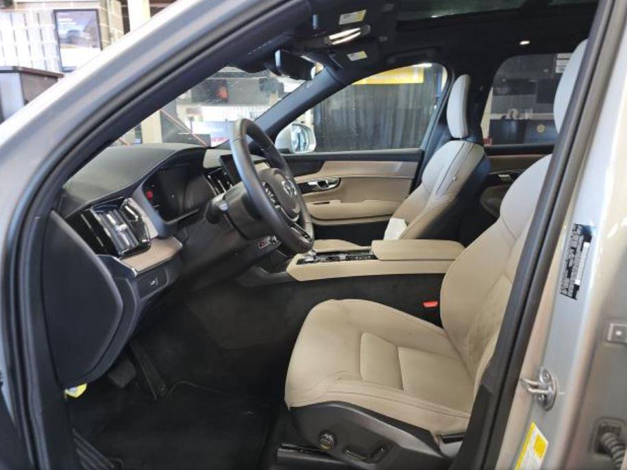 2025 Volvo XC90 Plus photo 2