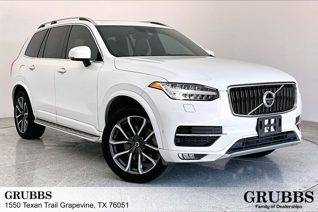 2019 Volvo XC90 Momentum's photo
