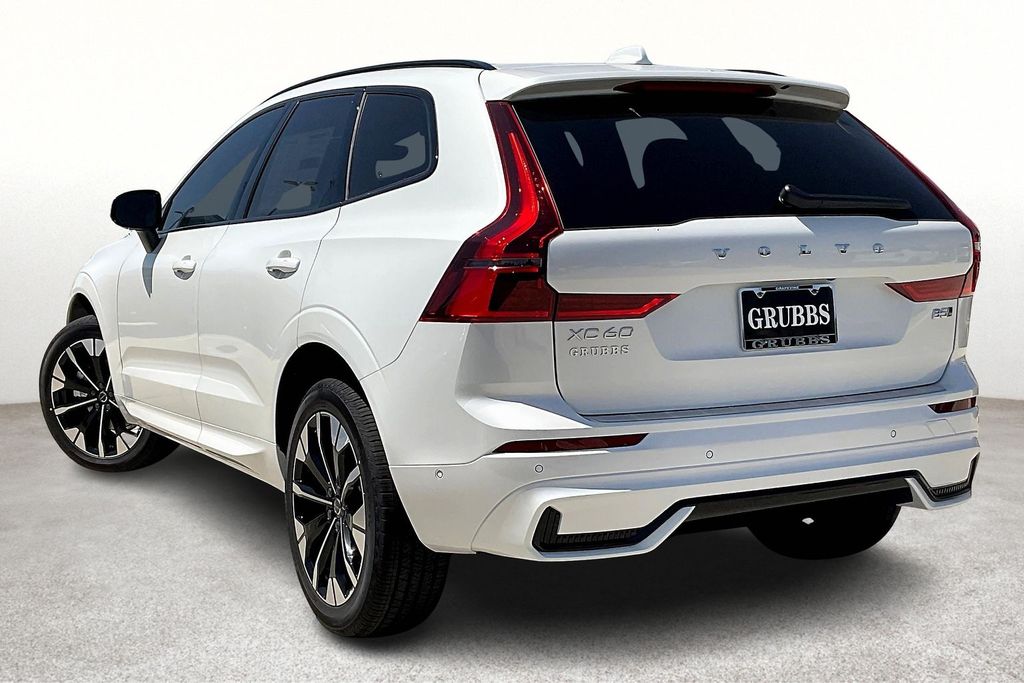 2026 Volvo XC60 B5 Plus photo 3