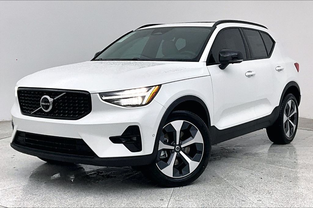 New 2026 Volvo XC40 B5 Plus SUV