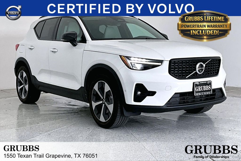 2025 Volvo XC40 B5 Plus Dark AWD's photo