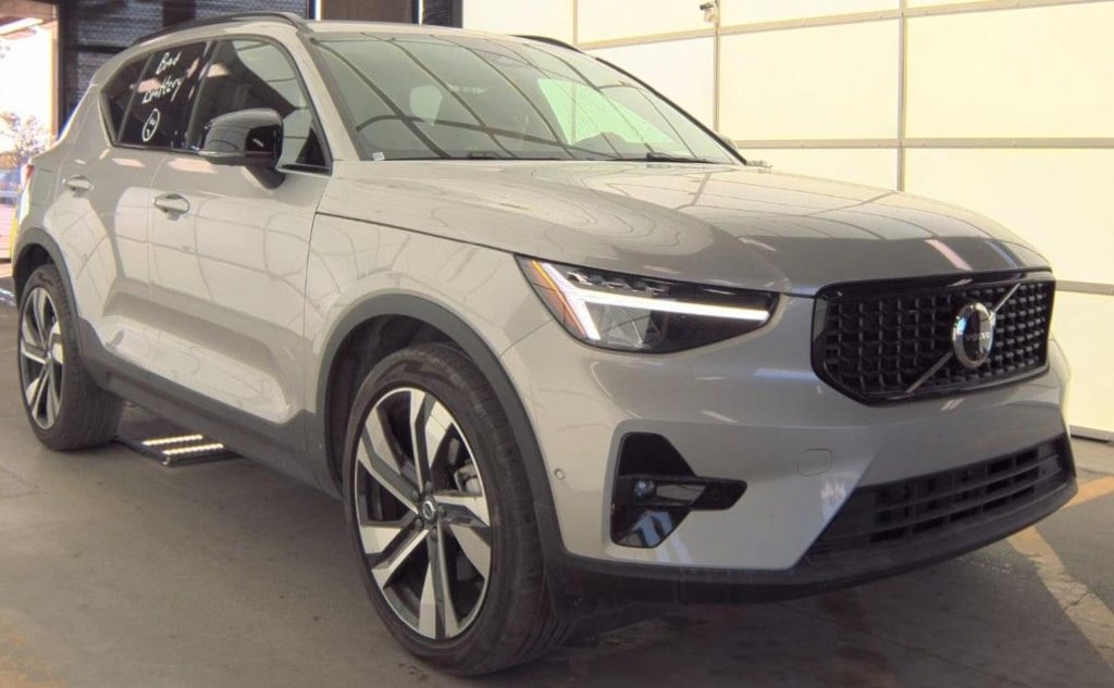 Used 2025 Volvo XC40 B5 Plus Dark Theme SUV