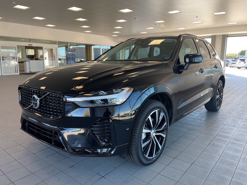 2025 Volvo XC60 B5 Plus photo 3