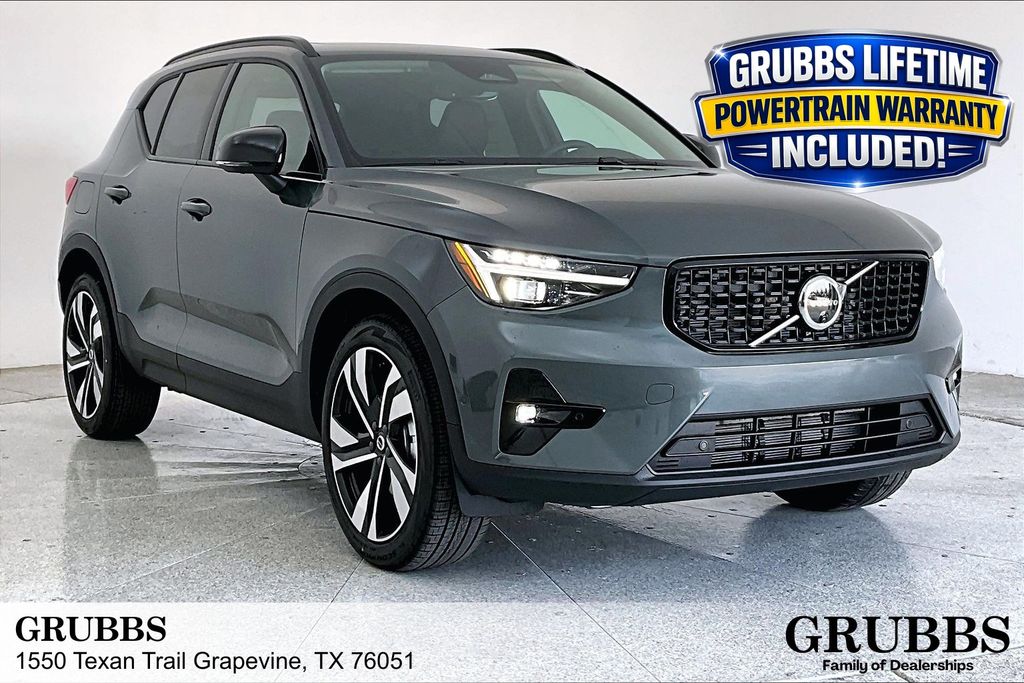 2026 Volvo XC40 B5 Plus Dark AWD's photo
