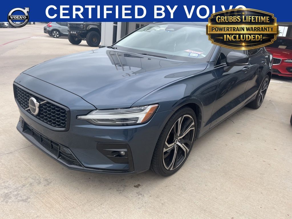 2024 Volvo S60 B5 Core Dark Theme's photo