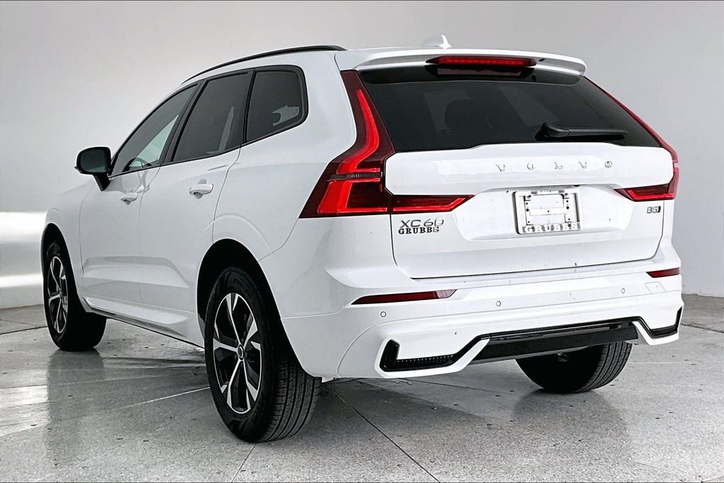 New 2026 Volvo XC60 B5 Core SUV
