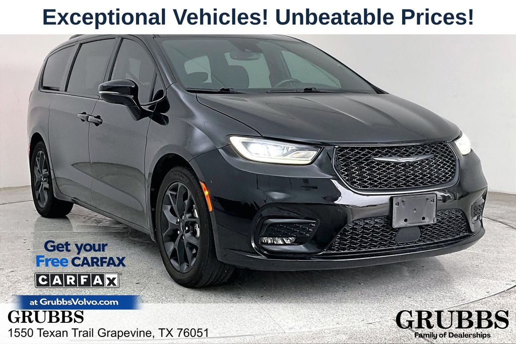 2021 Chrysler Pacifica Touring's photo