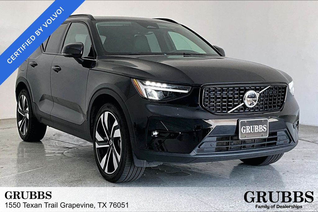 2025 Volvo XC40