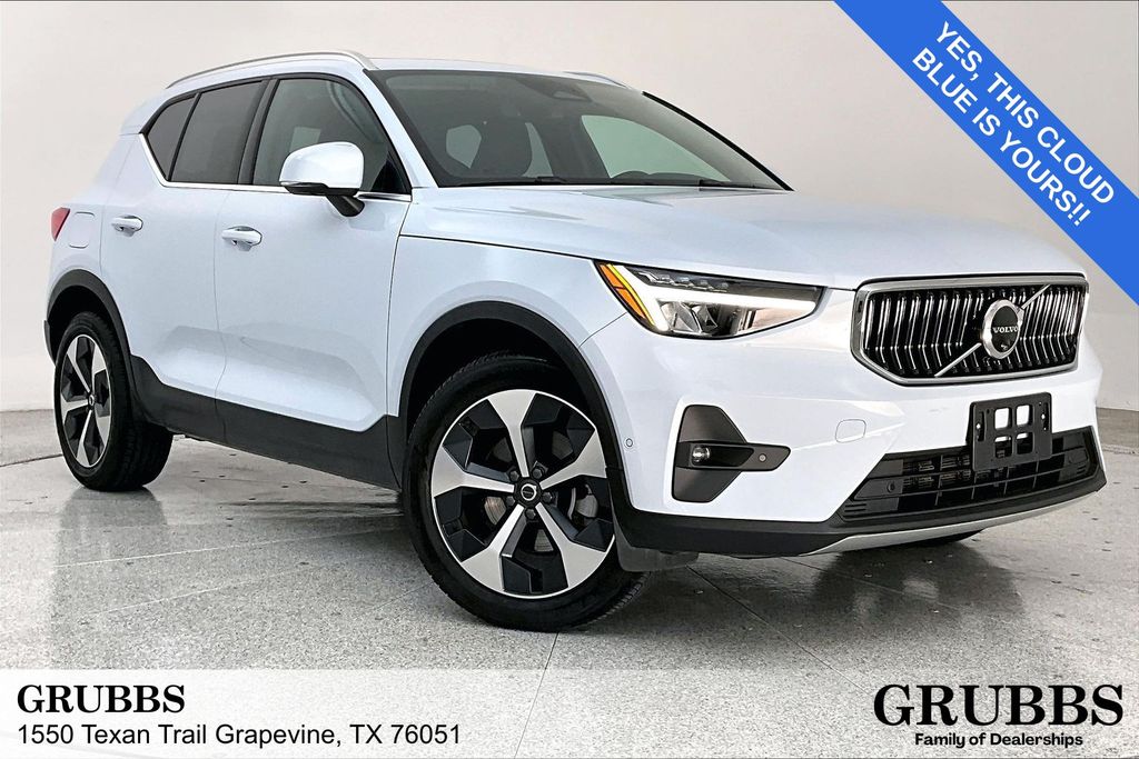 2025 Volvo XC40 Plus