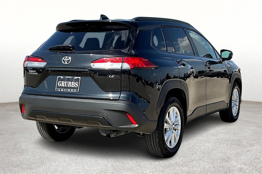 Used 2024 Toyota Corolla Cross LE with VIN 7MUCAAAG8RV080451 for sale in Grapevine, TX