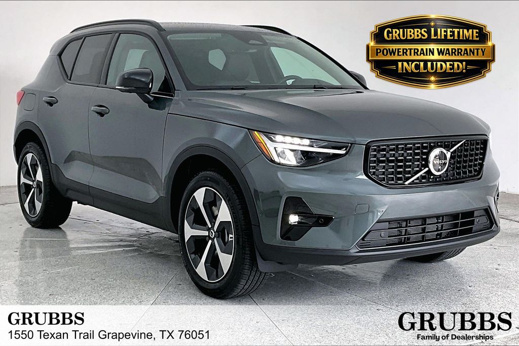 2026 Volvo XC40 B5 Plus Dark AWD's photo