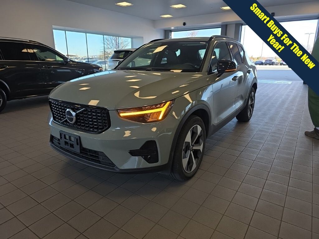 Used 2024 Volvo XC40 B5 Core SUV