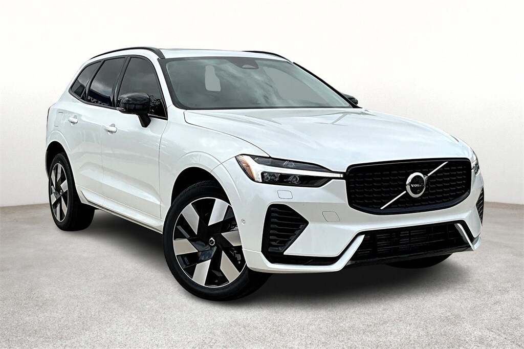 2025 Volvo XC60 T8 Plus photo 2