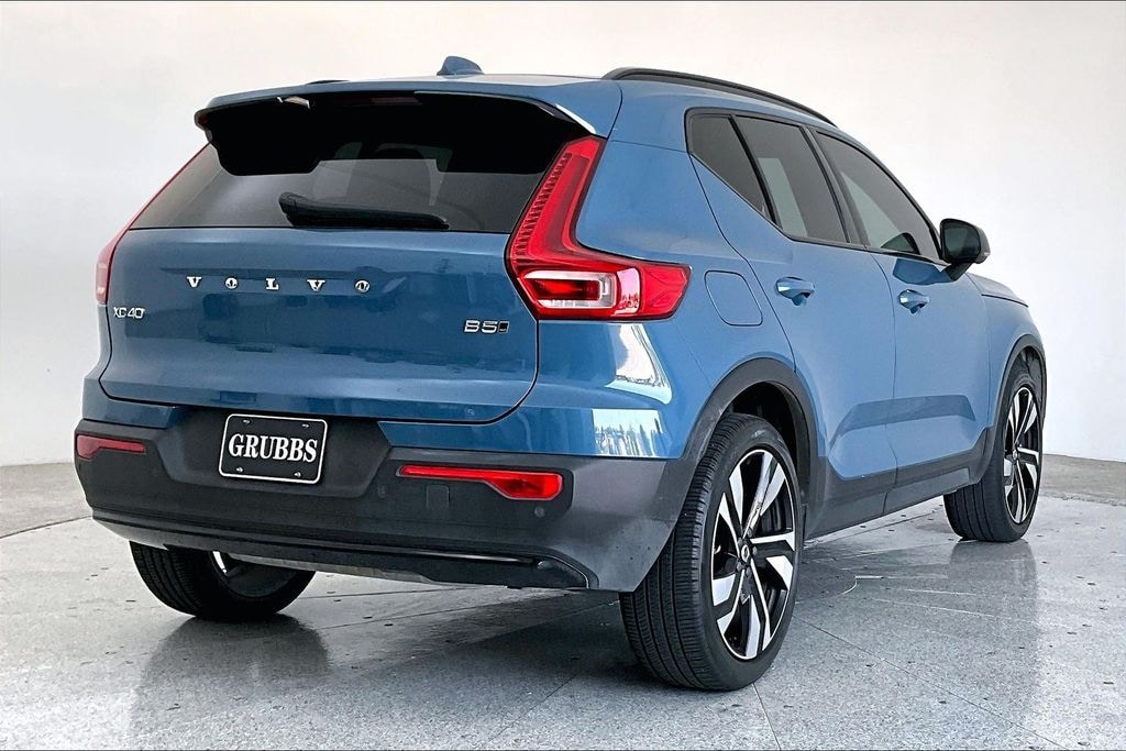 Certified 2024 Volvo XC40 B5 Plus Dark Theme SUV