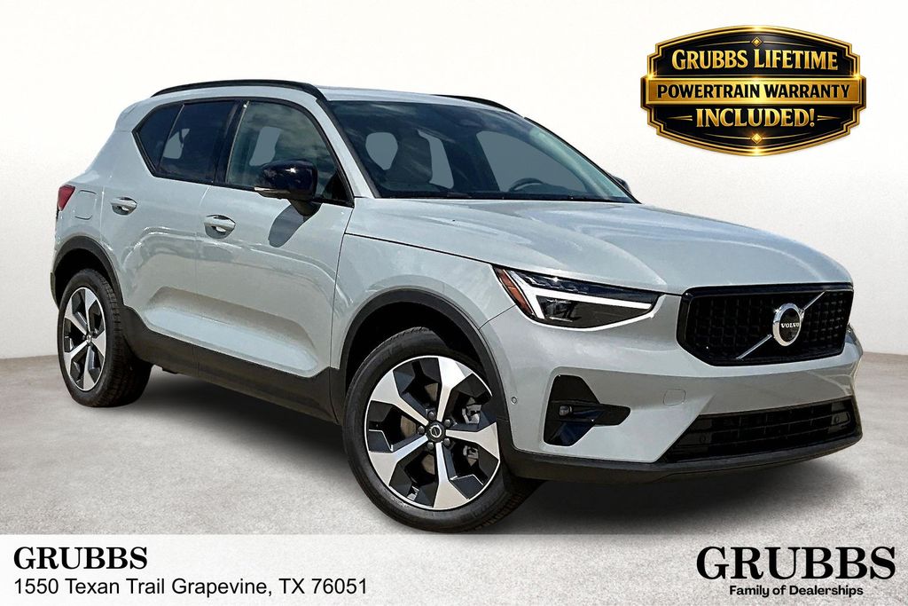 2026 Volvo XC40 B5 Plus Dark AWD's photo